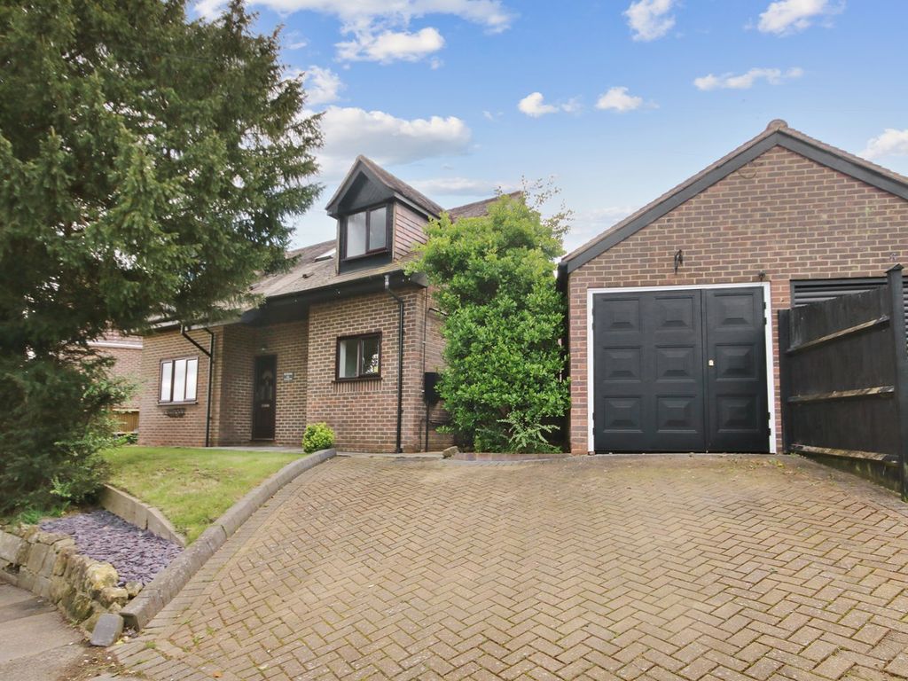 3 bed detached house for sale in Hermitage Road, East Grinstead RH19, £
