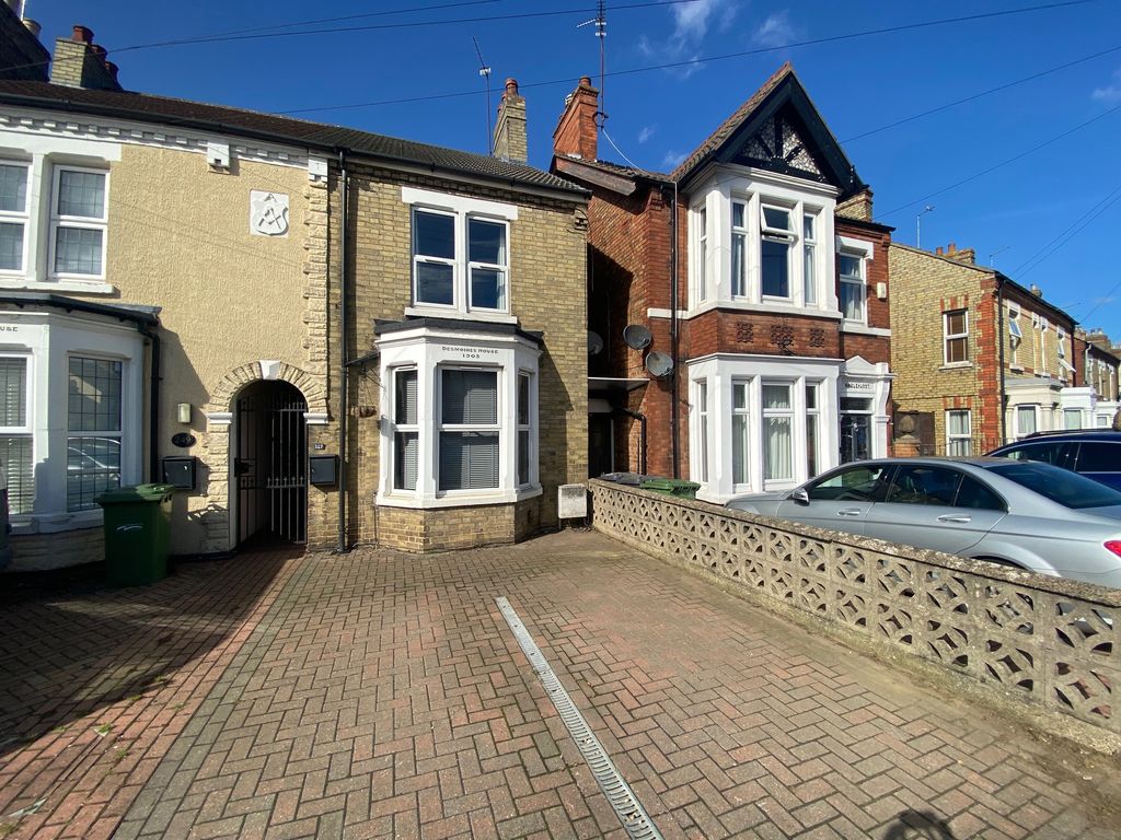 3 bed semidetached house for sale in Oundle Road, Peterborough PE2, £