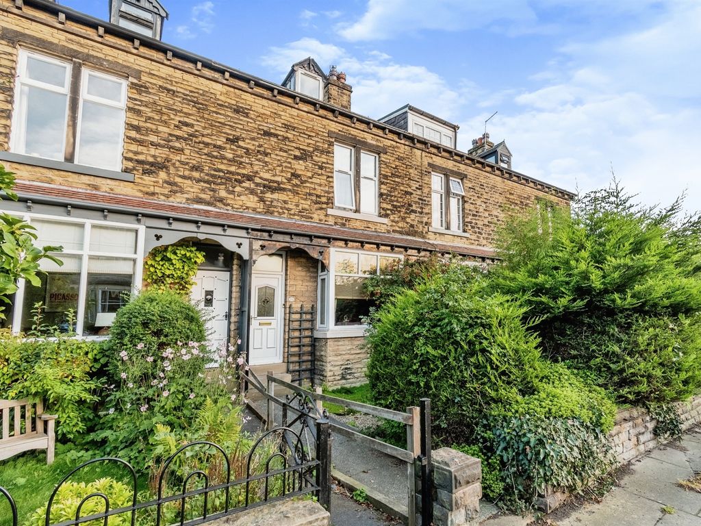 4 bed terraced house for sale in Park Road, Bingley BD16, £200,000 Zoopla