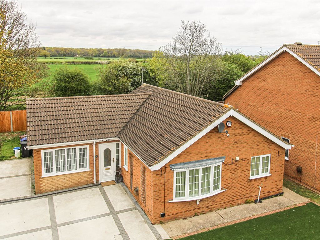 4 bed bungalow for sale in Coltsfoot Drive, Waltham DN37 Zoopla