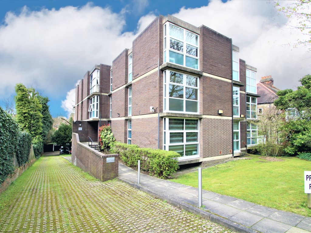 2 bed flat for sale in Palmerston Road, Buckhurst Hill IG9 Zoopla