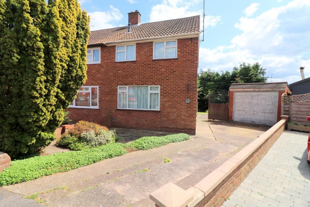 2 bed semidetached house for sale in Leathwaite Close, Luton