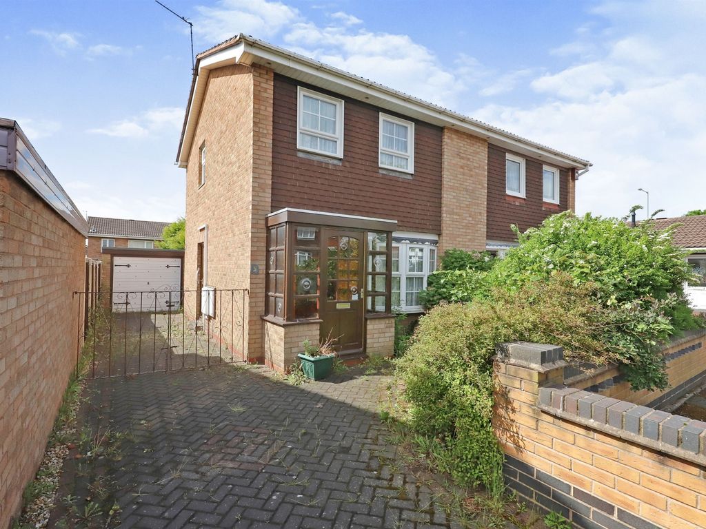 3 bed semidetached house for sale in Verwood Close, Willenhall WV13