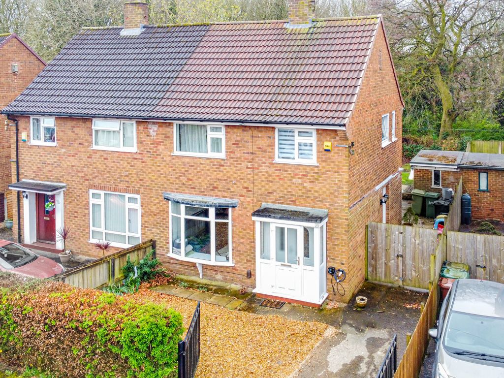 3 bed semidetached house for sale in West Park Close, Leeds LS8, £