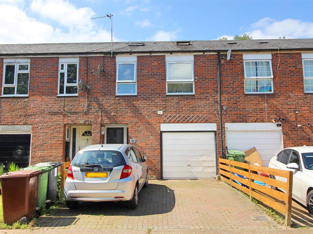 4 bed town house for sale in Clydesdale Close, Borehamwood WD6, £