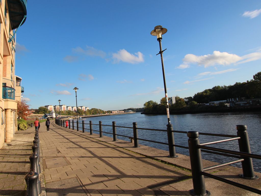 2 bed property to rent in Mariners Wharf, Quayside, Newcastle Upon Tyne