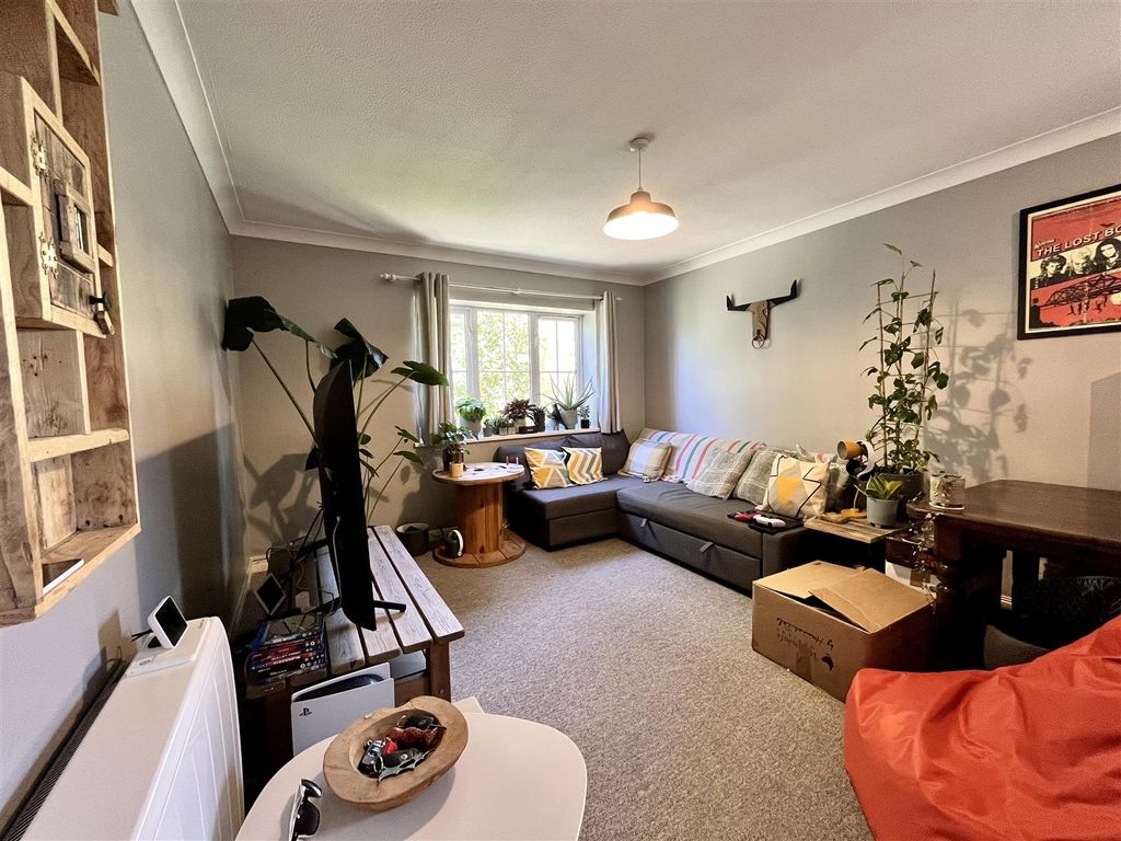 2 bed flat to rent in West Hill, Wadebridge PL27, £675 pcm Zoopla