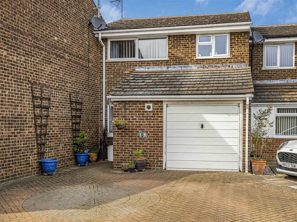 3 bed end terrace house for sale in Cromwell Road, Saffron Walden CB11
