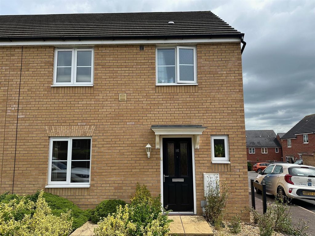 3 bed semidetached house to rent in Hudson Grove, Hempsted