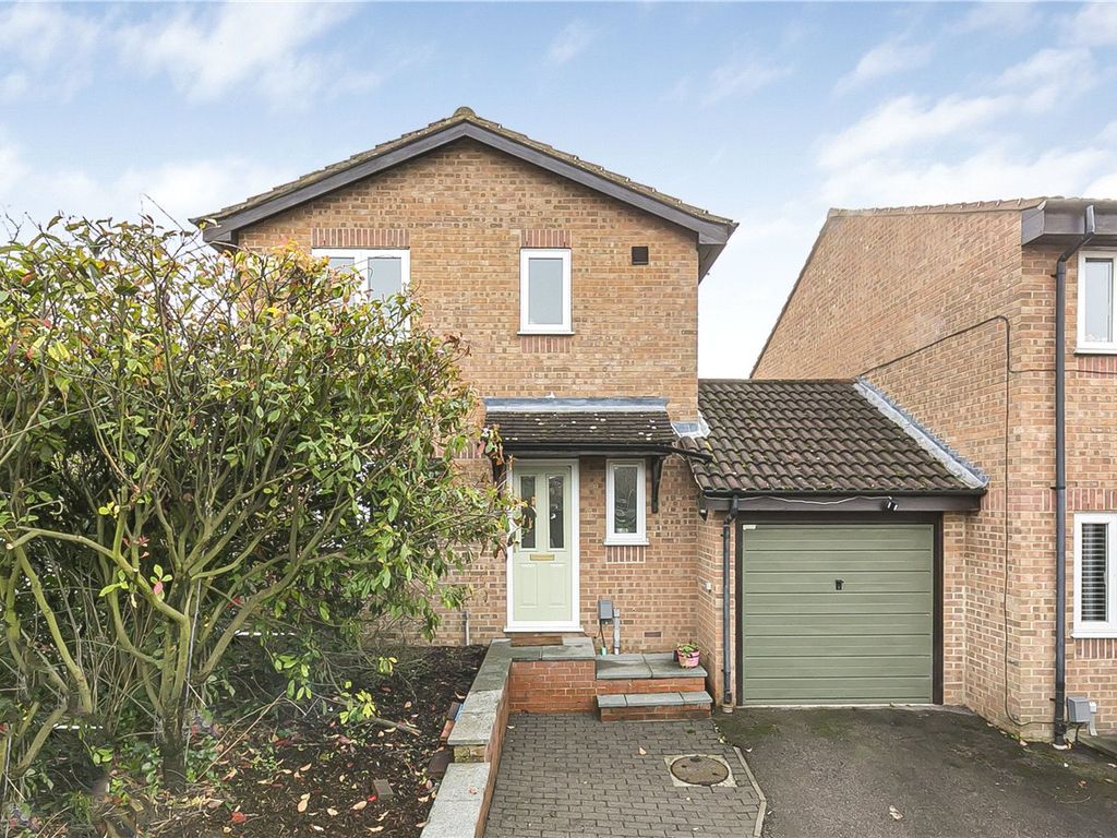3 bed link detached house for sale in Moorymead Close, Watton At Stone