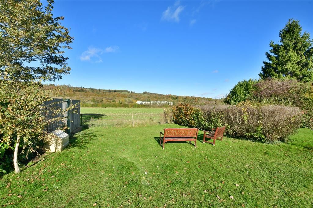 2 bed semidetached bungalow for sale in Milton Court Lane, Dorking