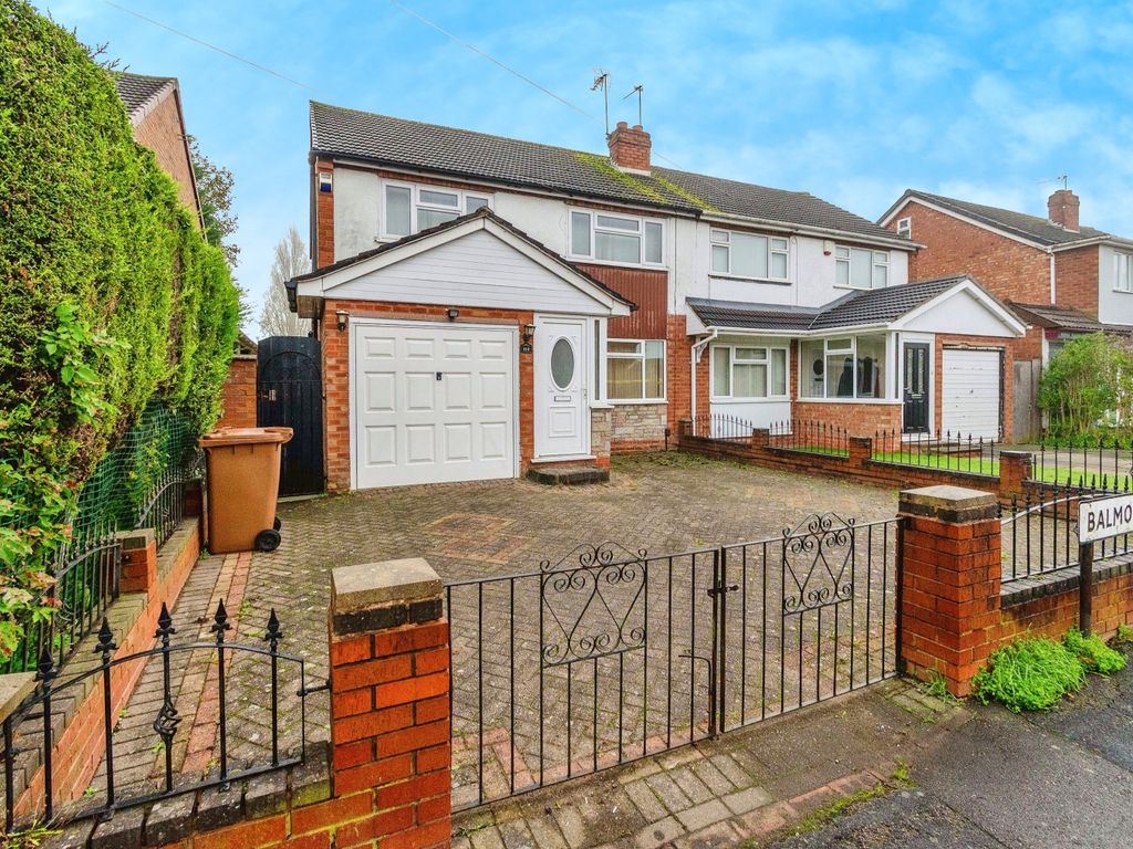 3 bed semidetached house for sale in Balmoral Drive, Willenhall, West