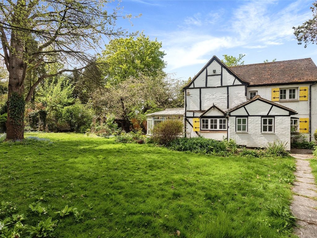 2 bed detached house for sale in Reigate Road, Betchworth, Surrey RH3