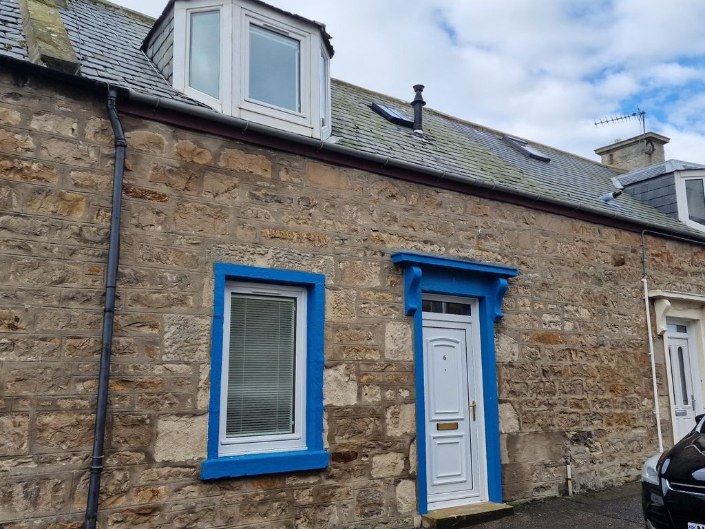 2 bed terraced house to rent in James Street, Lossiemouth, Moray IV31