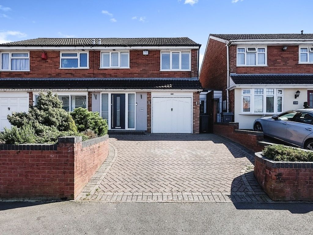 3 bed semidetached house for sale in Pinewood Drive, Quinton