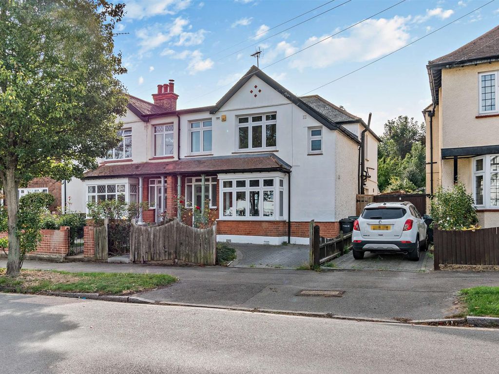 4 bed detached house for sale in Parrock Avenue, Gravesend DA12, £