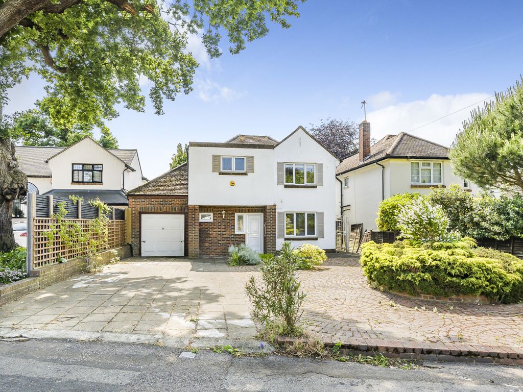 3 bed detached house for sale in Holbrook Lane, Chislehurst, Kent BR7