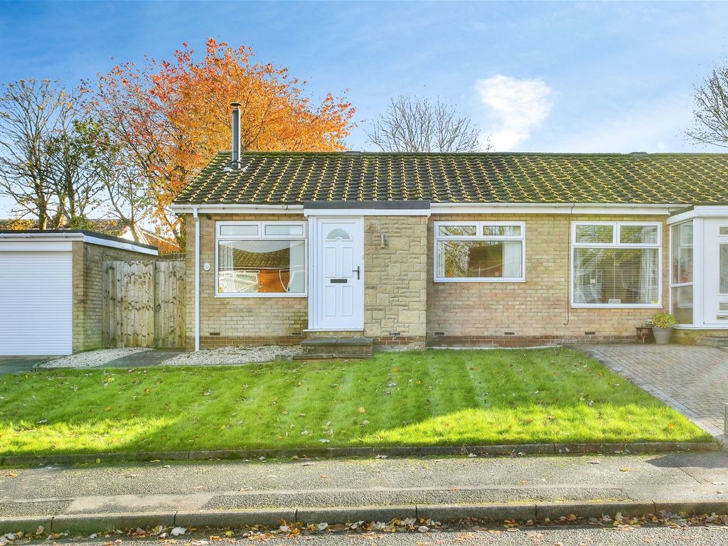 2 bed semidetached bungalow for sale in Lotus Close, Chapel Park
