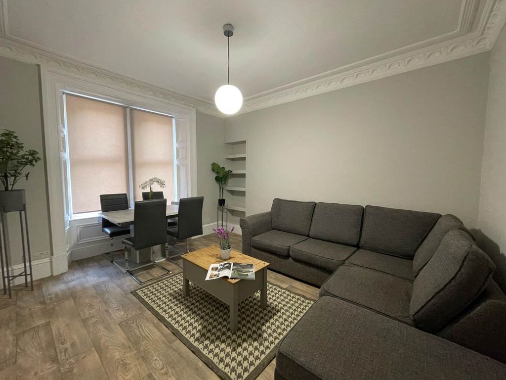 2 bed flat to rent in Main Street, Dundee DD3, £750 pcm Zoopla