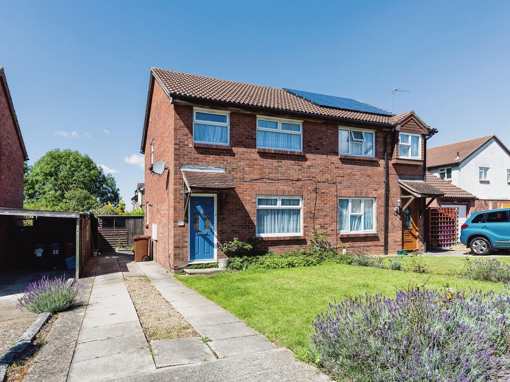3 bed semidetached house for sale in Swift Close, Letchworth Garden