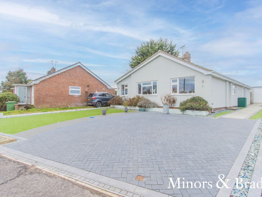 3 bed detached bungalow for sale in Willow Way, Ludham, Great Yarmouth