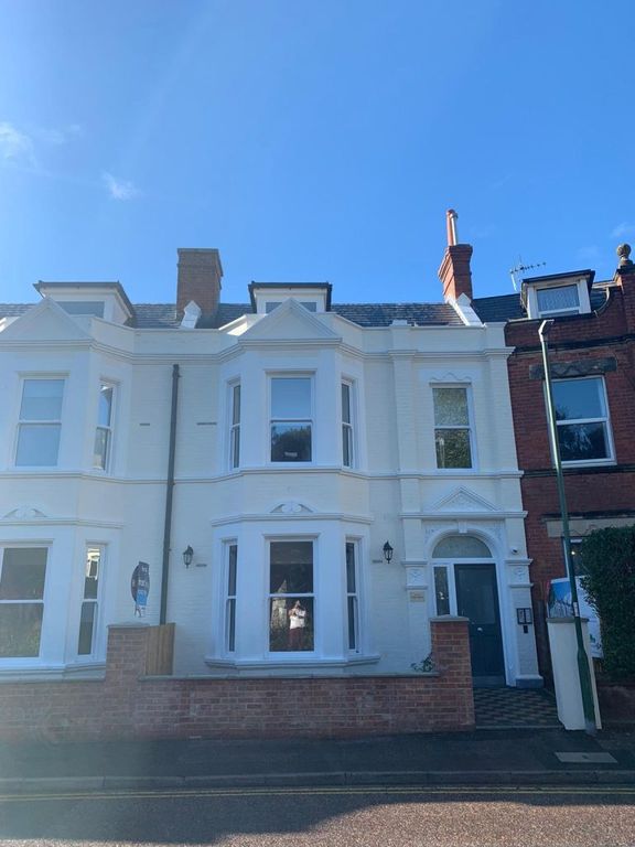 Studio to rent in The Crescent, Bournemouth BH1, £825 pcm