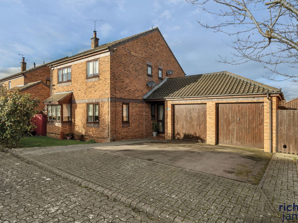 4 bed detached house for sale in Oasthouse Close, Nine Elms, Swindon
