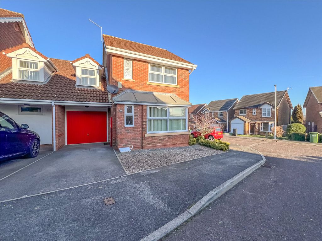 3 bed semidetached house for sale in Kingsleigh Gardens, Kingswood