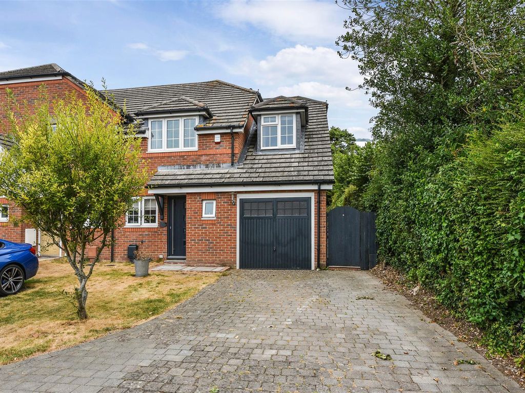 3 bed semidetached house for sale in Trafalgar Rise, Clanfield