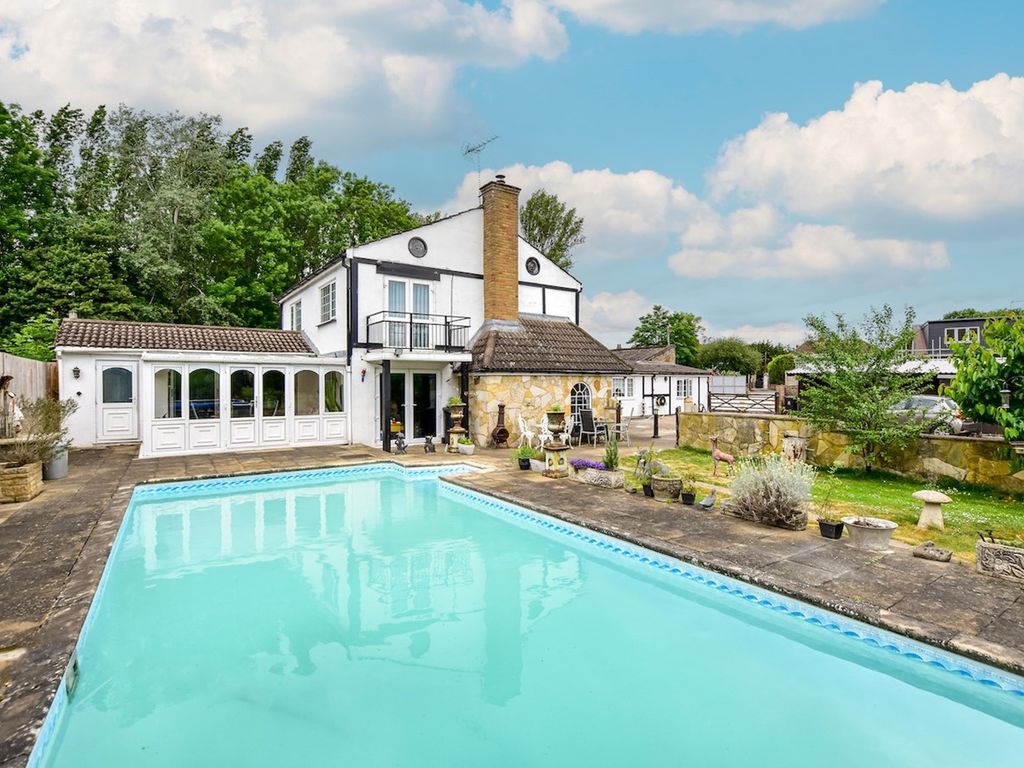 Thorney Mill Road, Iver SL0  