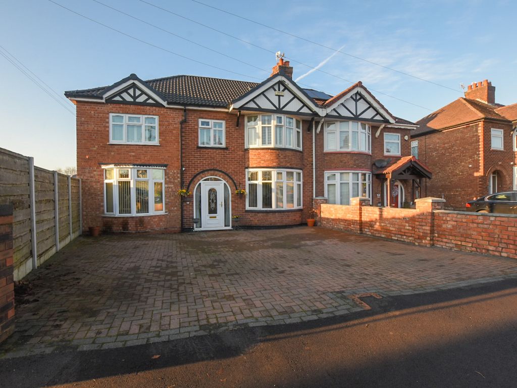 6 bed semidetached house for sale in Farm Road, Rudheath, Northwich