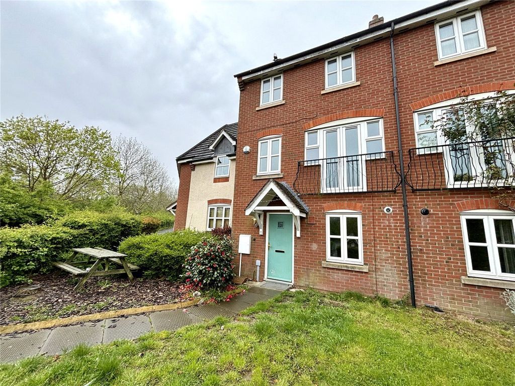 4 bed terraced house to rent in The Saplings, Madeley, Telford