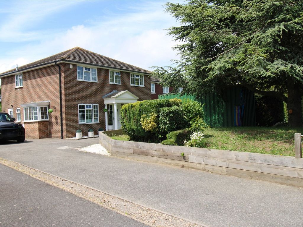 4 bed detached house for sale in Lerryn Gardens, Broadstairs CT10, £