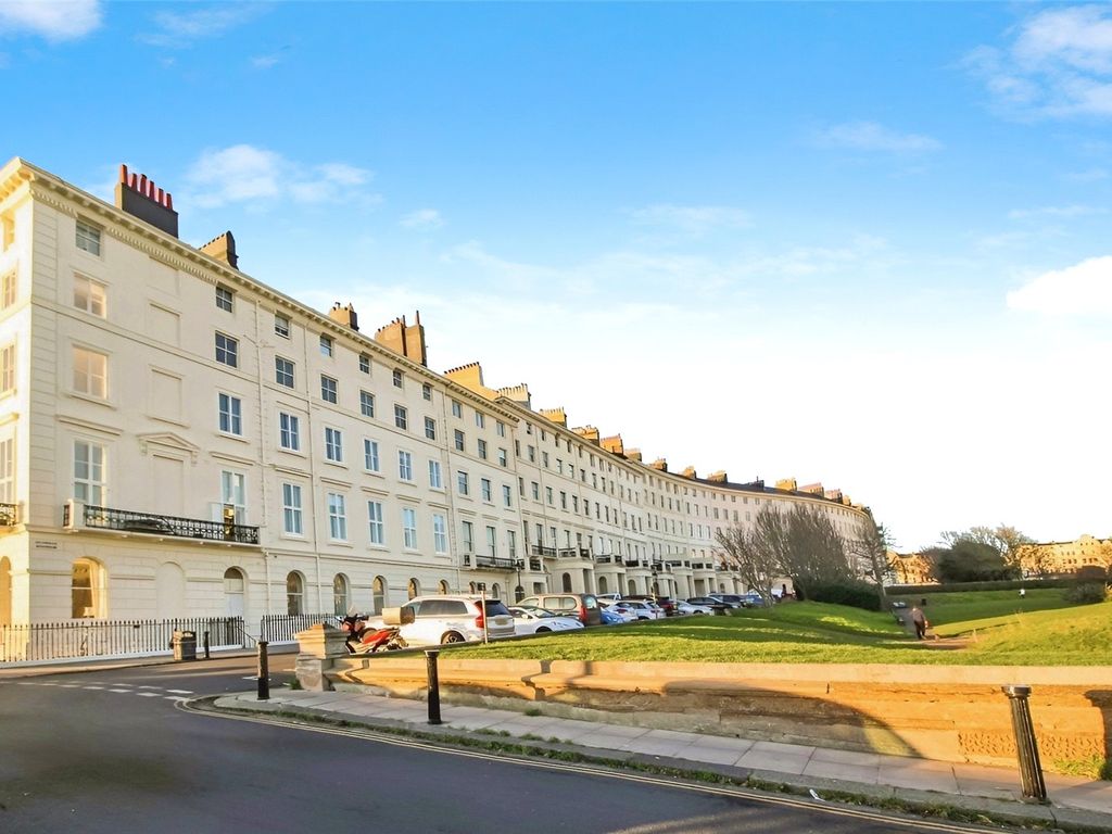 1 bed flat to rent in Adelaide Crescent, Hove, East Sussex BN3, £925