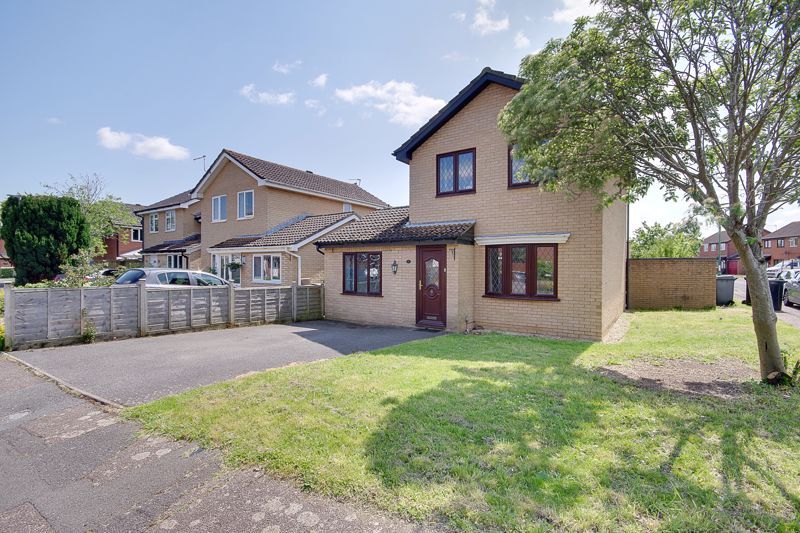 4 bed detached house for sale in Close, Muscliffe BH9, £