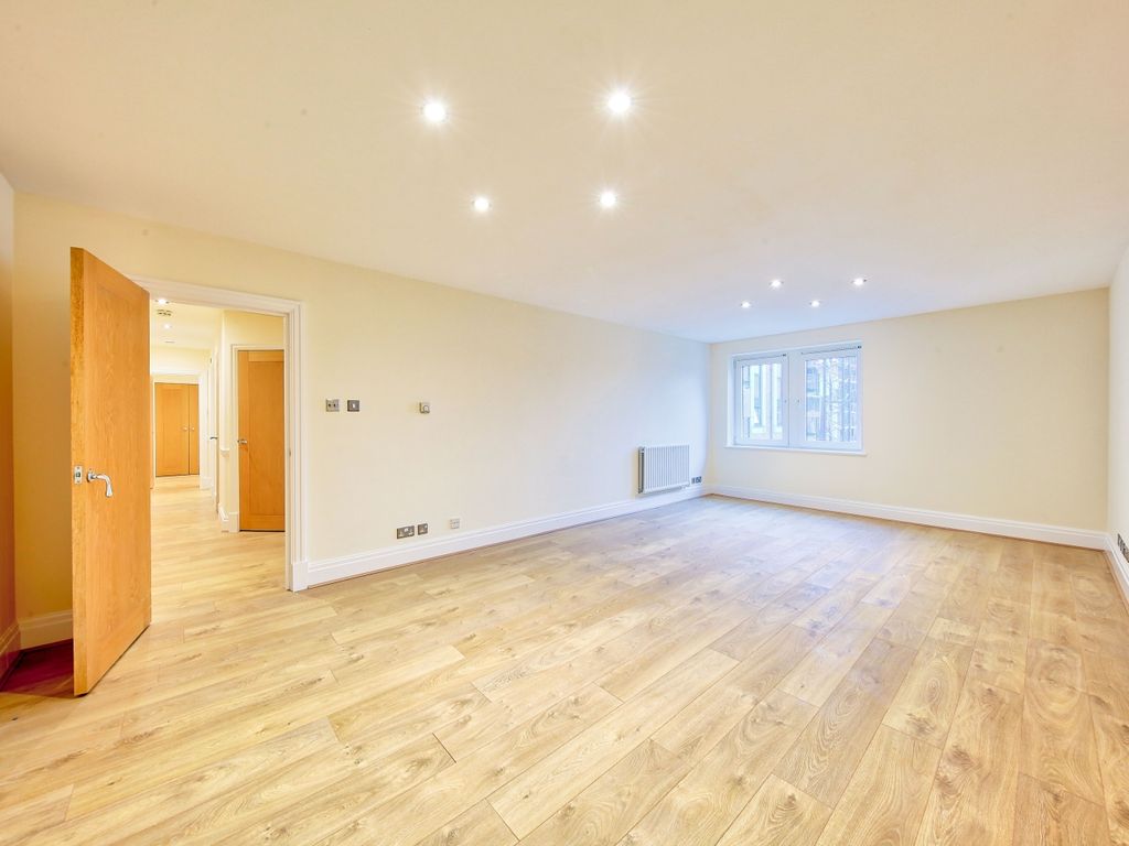 2 bed flat for sale in Warren House, Beckford Close, London W14, £