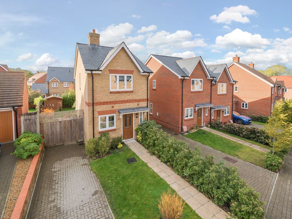 2 bed detached house for sale in Acacia Gardens, Wrecclesham, Farnham