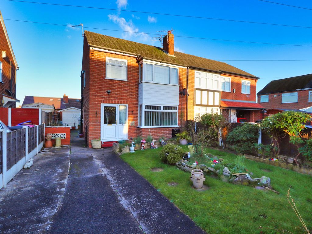3 bed semidetached house for sale in Cranford Drive, Irlam, Manchester