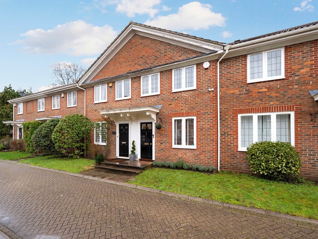 Dove House Green, Weybridge KT13  