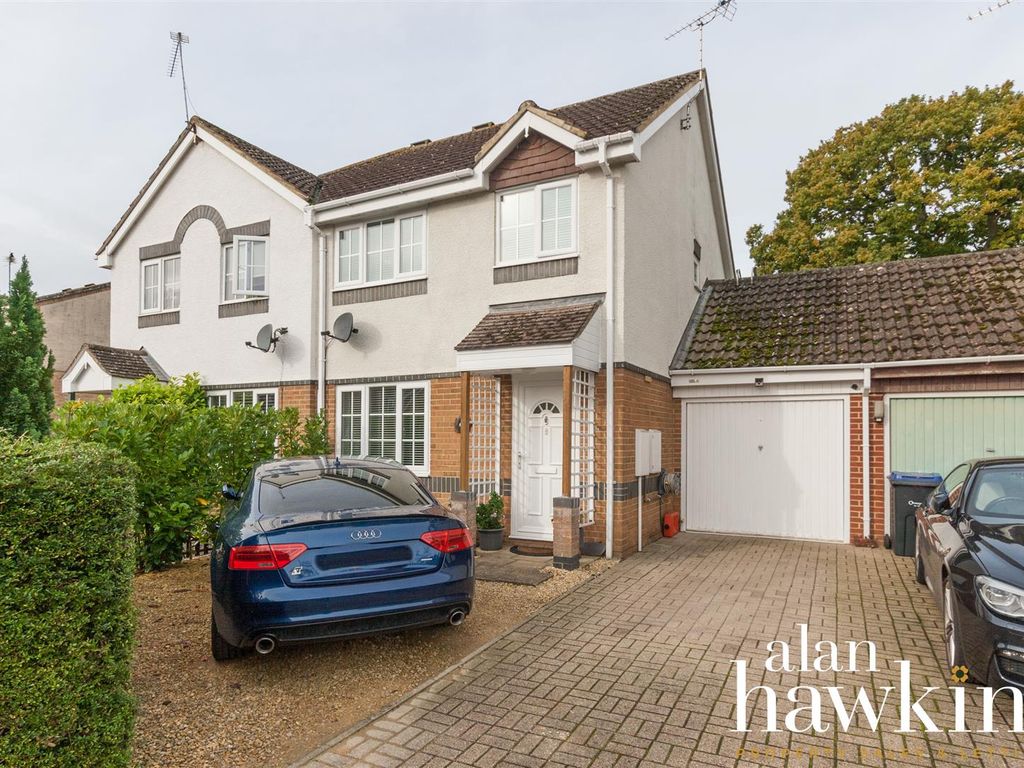 3 bed semidetached house for sale in Victoria Drive, Lyneham