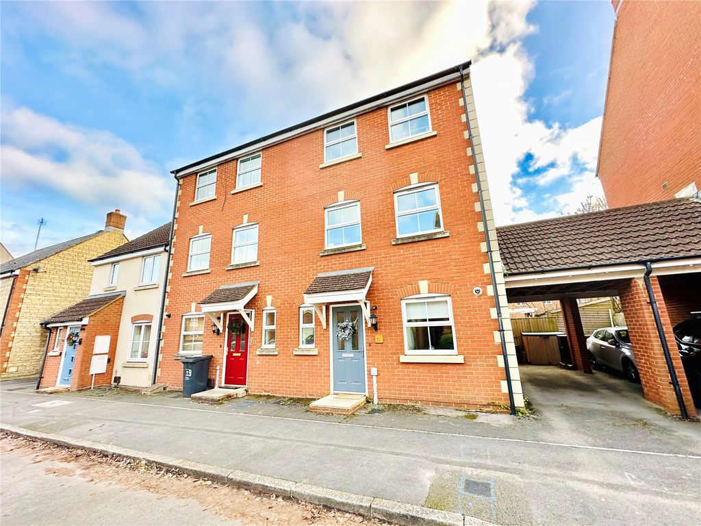 3 bed end terrace house for sale in Phoenix Gardens, Oakhurst, Swindon