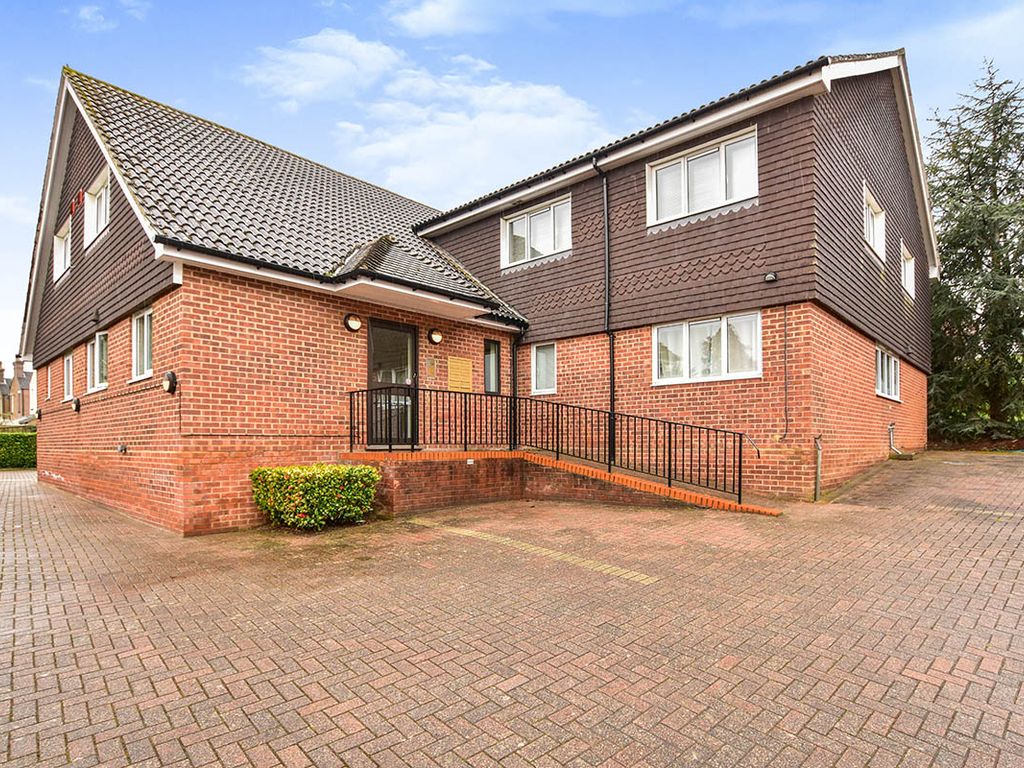 2 bed flat to rent in Meadow Bank, Police Station Road, West Malling