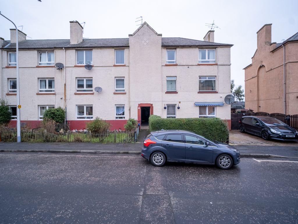 2 bed flat for sale in Stenhouse Avenue West, Edinburgh EH11, £137,000