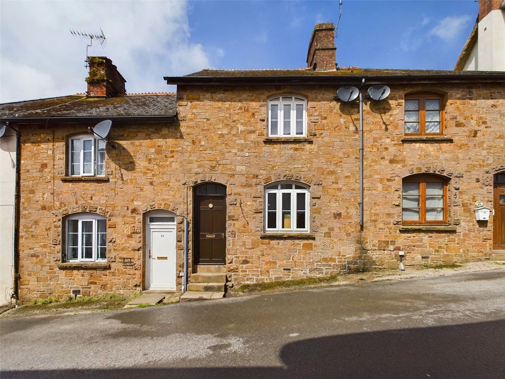 2 bed terraced house for sale in South Street, Hatherleigh, Okehampton
