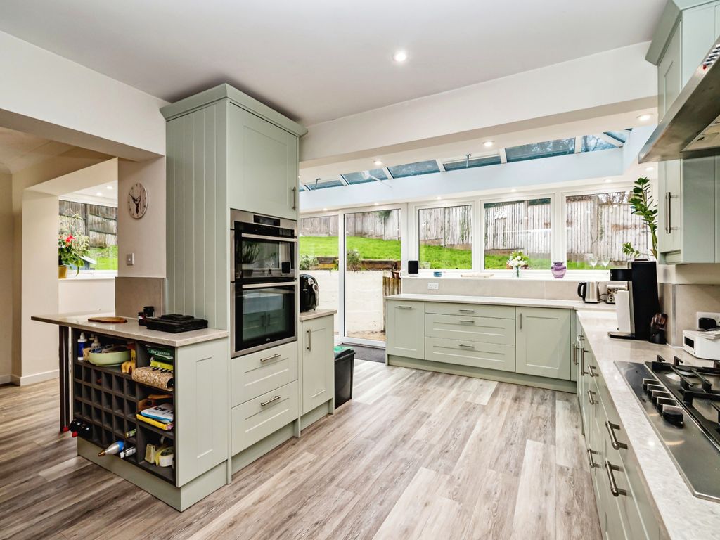 4 bed detached house for sale in Arundel Road, High HP12, £