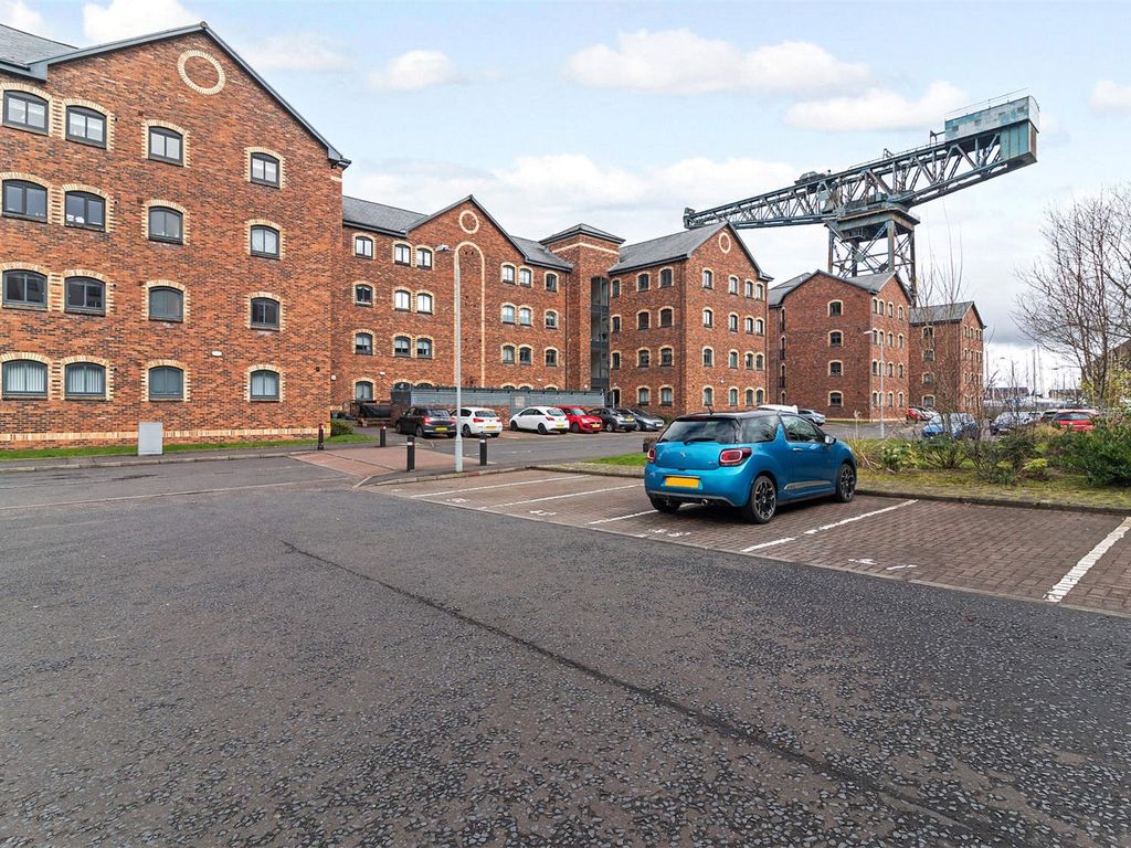 2 bed flat for sale in James Watt Way, Greenock, Inverclyde PA15 Zoopla