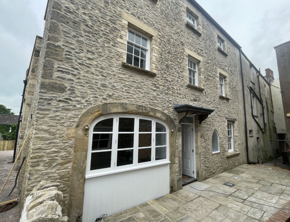 4 bed semidetached house to rent in Shepton Mallet BA4, £1,200 pcm