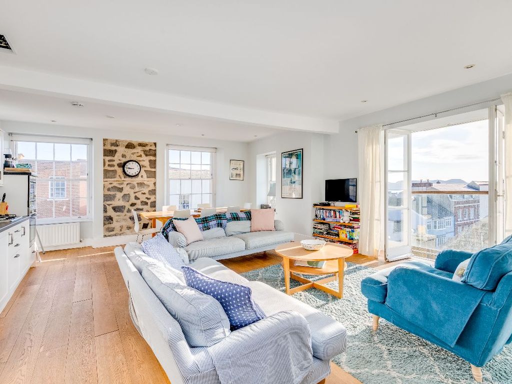 3 bed flat to rent in Broad Street, Lyme Regis, Dorset DT7, £1,850 pcm