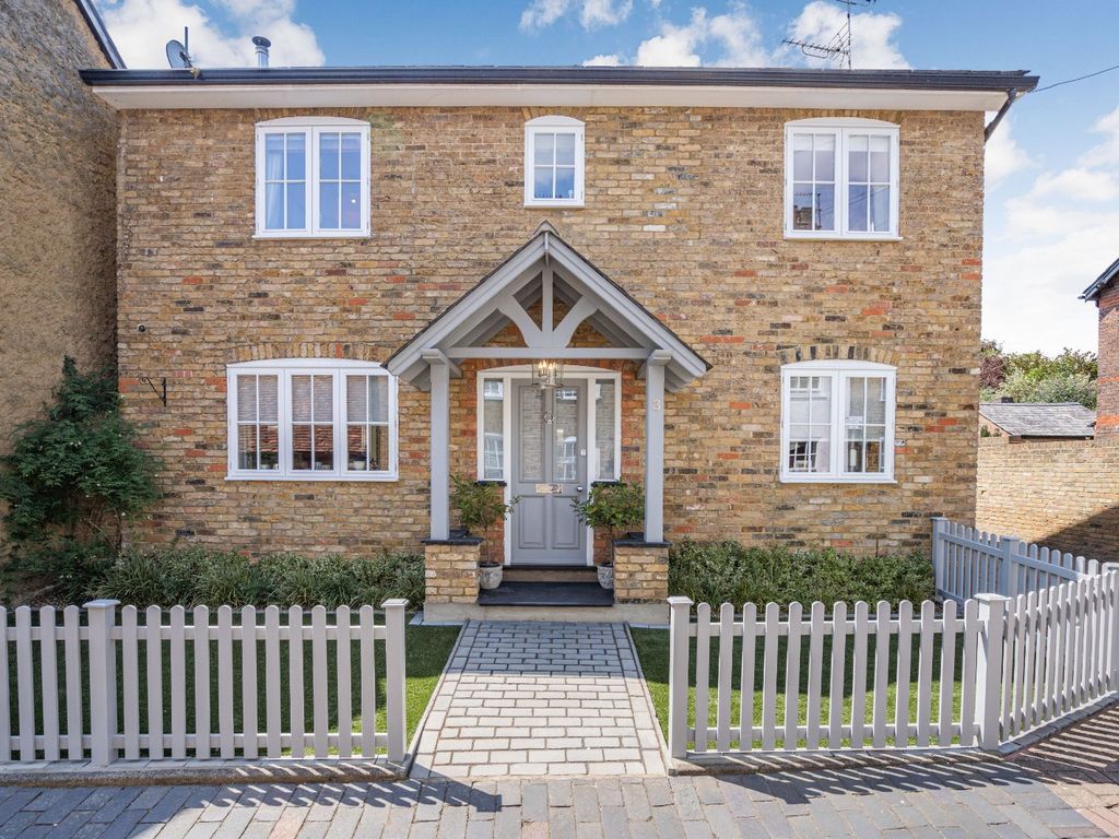 3 bed detached house for sale in Blacksmiths Lane, St. Albans