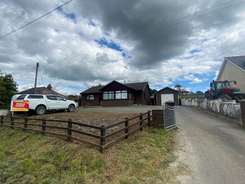 3 bed detached house for sale in Llanllwni, Llanybydder SA40, £275,000 Zoopla